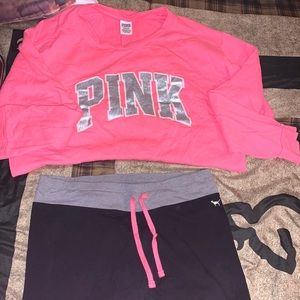 Size L Pink yes it’s glitter saleing as a set😍